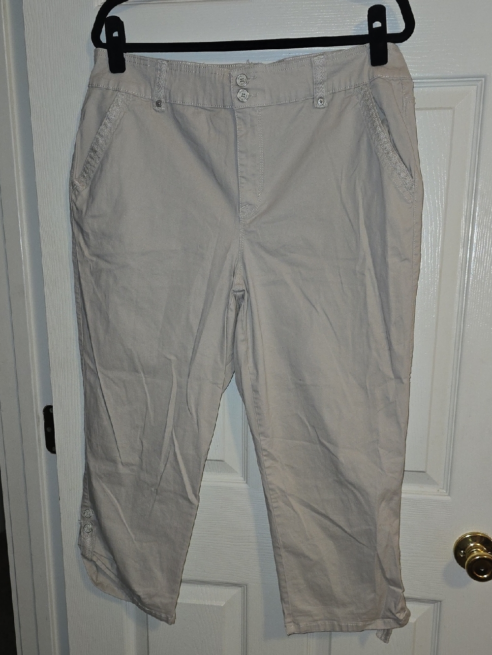 Gloria Vanderbilt Light Cream Crop Chino Capris